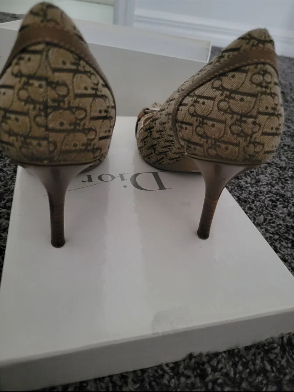 Dior classic pumps